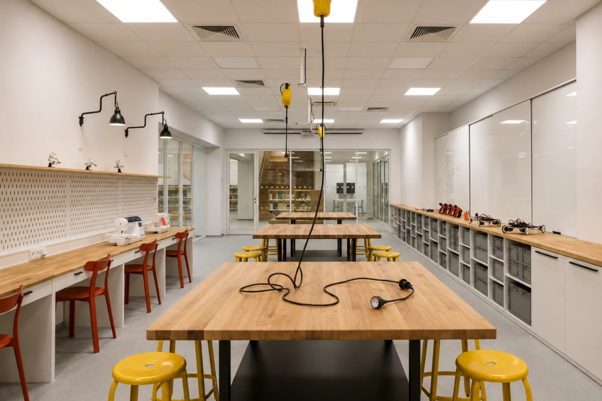 Talleres y laboratorios · imagen de referencia